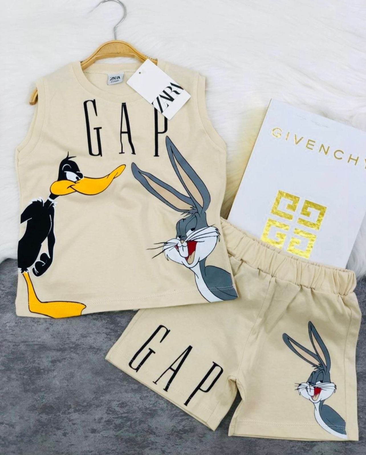 Erkek çocuk zara 2 parça set
Tişört ve şort 💟💟 Le164