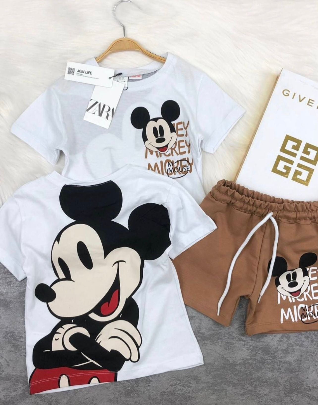 Erkek çocuk zara 2 parça set
Tişört ve şort💟💟 Le166